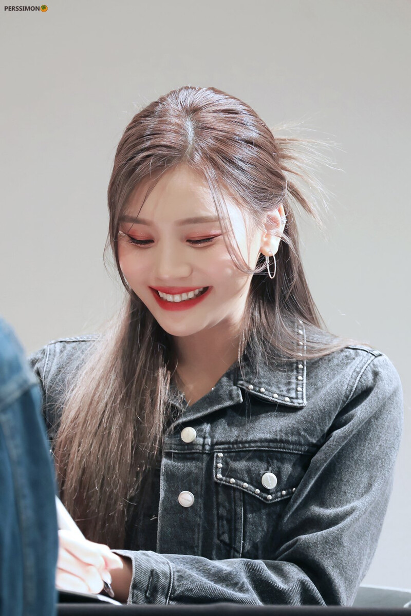 230203 VIVIZ Umji - SoundWave Fansign documents 8