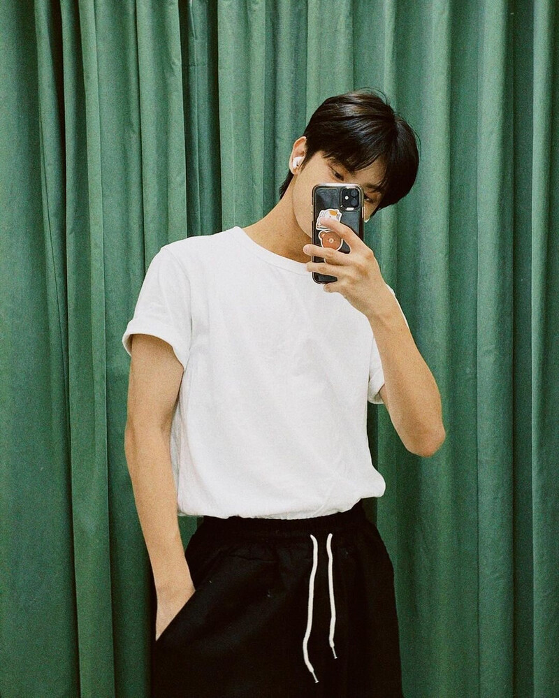 230729 - KYLER Instagram Update documents 4