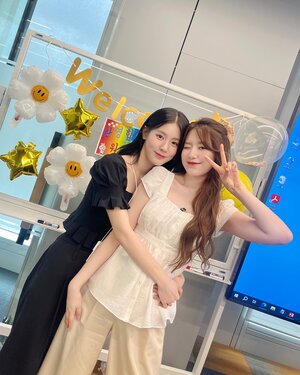230817 - (G)I-DLE Twitter Update with MIYEON n SHUHUA