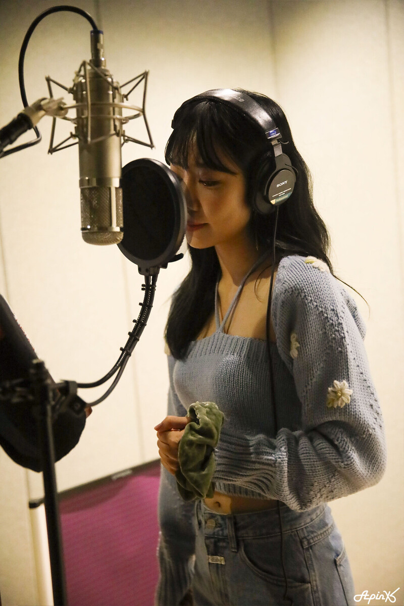 220420 IST Naver post - APINK 'I want you to be happy' recording behind documents 11