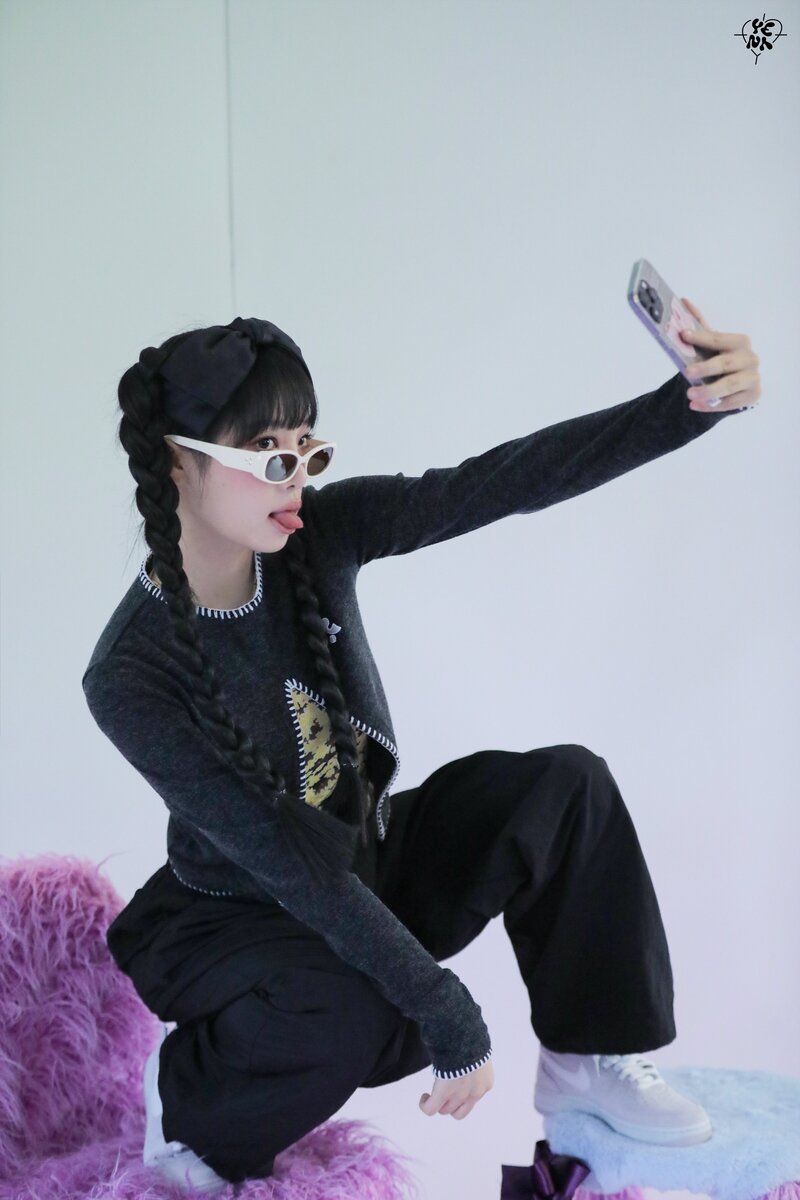 221019 Yuehua Entertainment Naver Update - YENA - SKT iPhone 24 x W Concept ‘0’ Behind documents 7