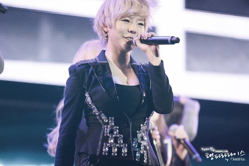 121021 Girls' Generation Sunny at GS& Concert documents 1