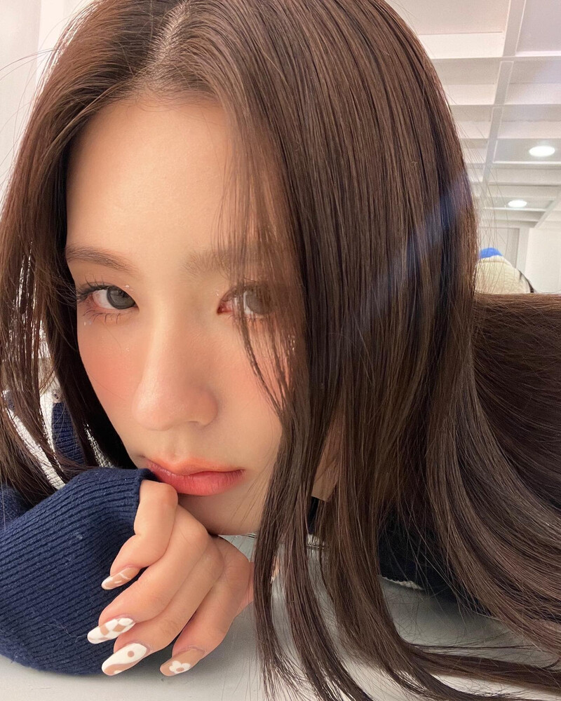 220207 (G)I-DLE Miyeon Instagram Update documents 4