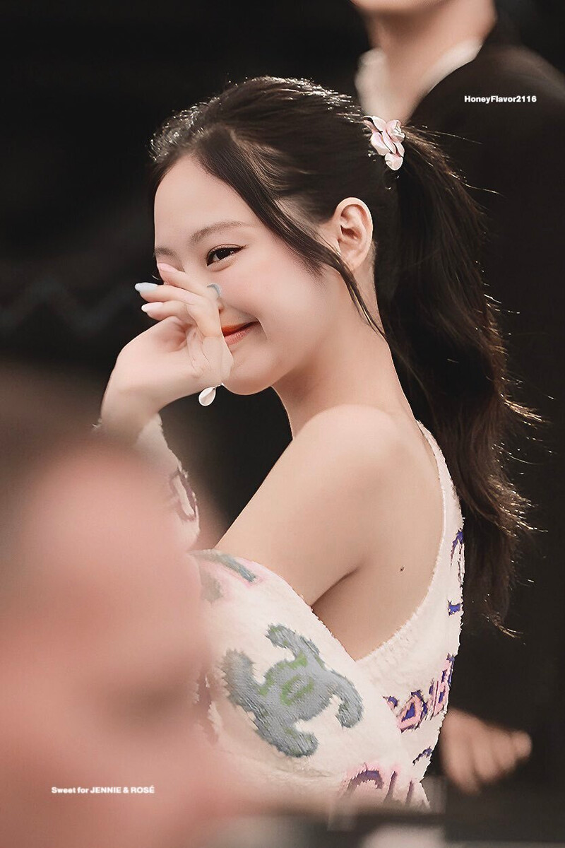 221004 BLACKPINK Jennie - CHANEL S/S 2023 Womenswear Show at Paris Fashion Week documents 6