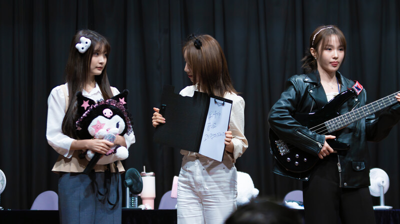 240928 WOOAH at fansign event documents 1