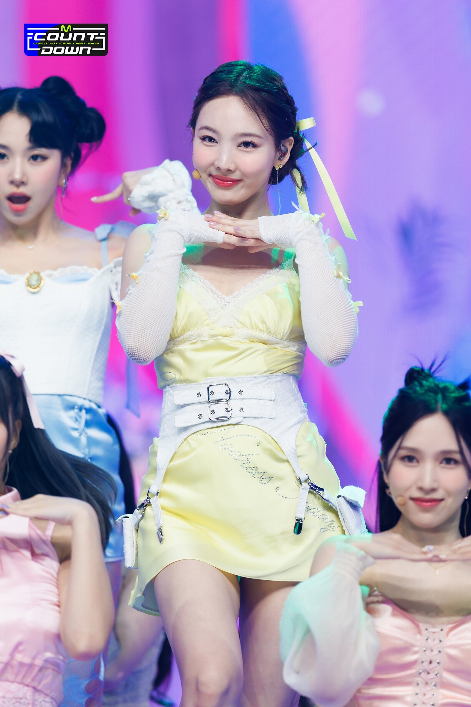 220828 TWICE Nayeon - 'Talk that Talk' at Inkigayo