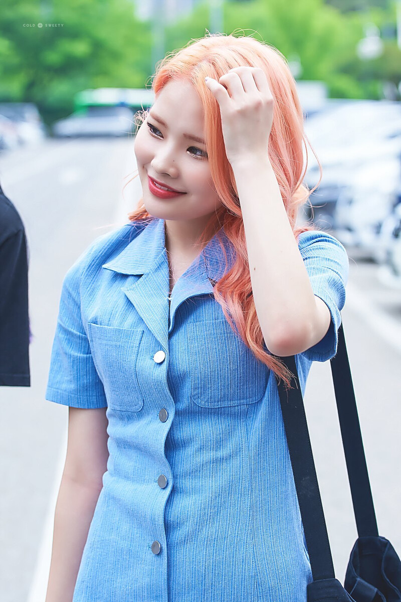 190517 Weki Meki Rina at Music Bank documents 2