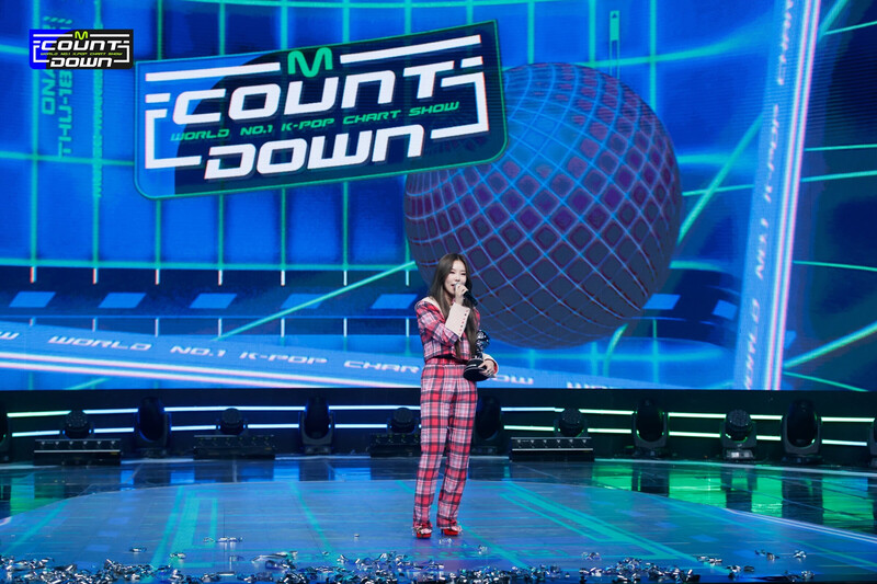 220127 Whee In - 'Make Me Happy' at M COUNTDOWN documents 13