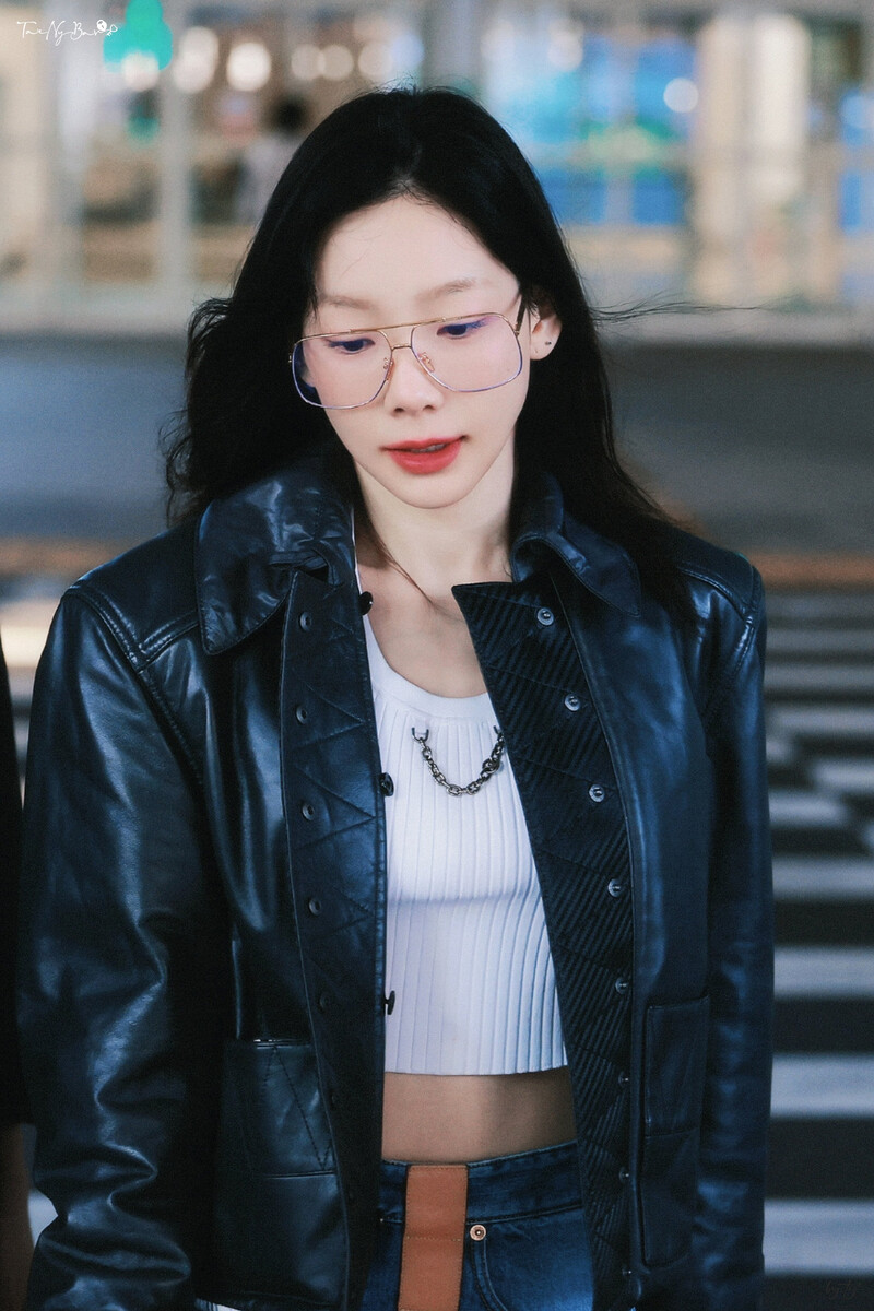 231004 Taeyeon - Incheon International Airport documents 8