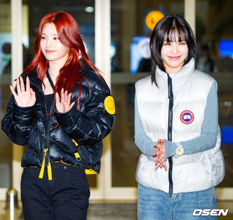 231103 ITZY at Incheon International Airport documents 2