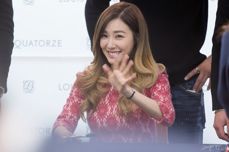 151127 Girls' Generation Tiffany at Louis Quatorze Busan Fansign documents 4