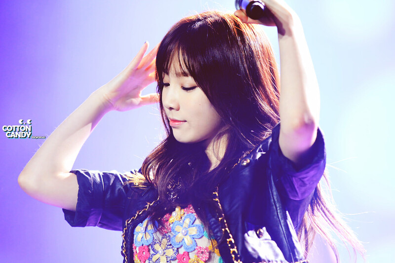 131005 Girls' Generation Taeyeon at WAPOP Concert documents 4