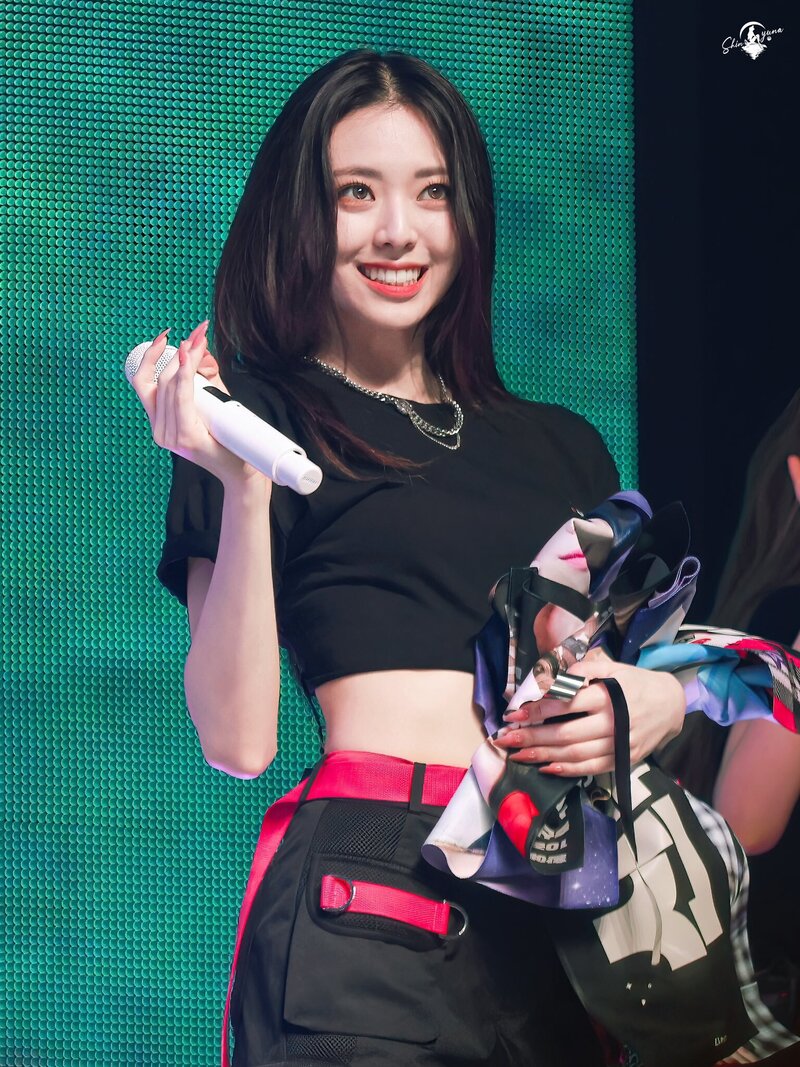 220409 ITZY 1st Fanmeeting - Yuna documents 13