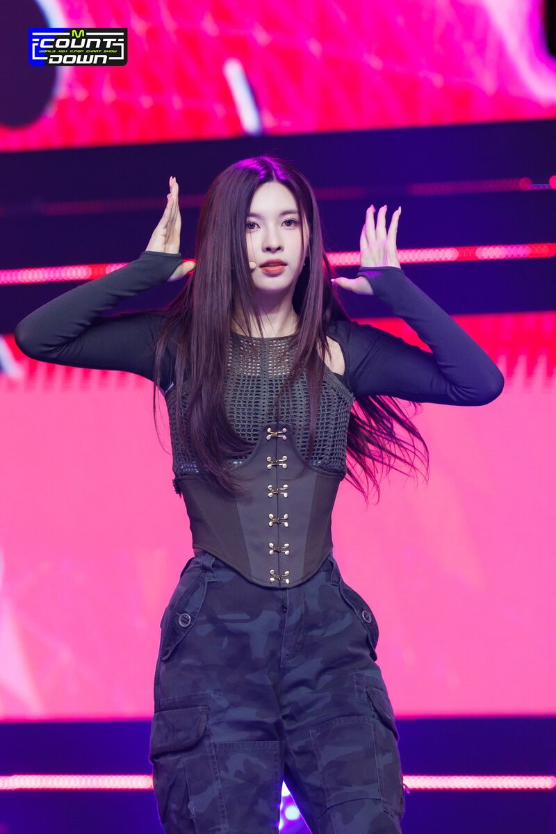 220929 NMIXX Bae - 'DICE' at M COUNTDOWN documents 7