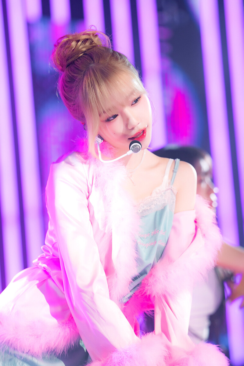 230813 JO YURI - 'TAXI' at Inkigayo documents 7