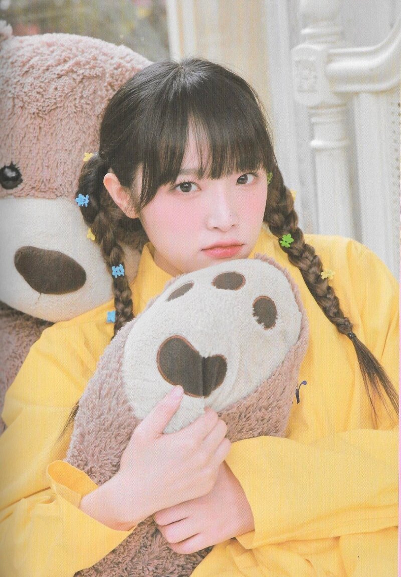 Choi Yena "About Yena" Photobook [SCANS] documents 15