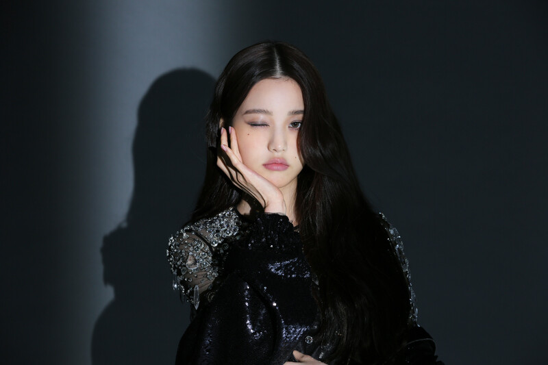 211230 Starship Naver Update - IVE Wonyoung - Harpers Bazaar Magazine Photoshoot Behind documents 5