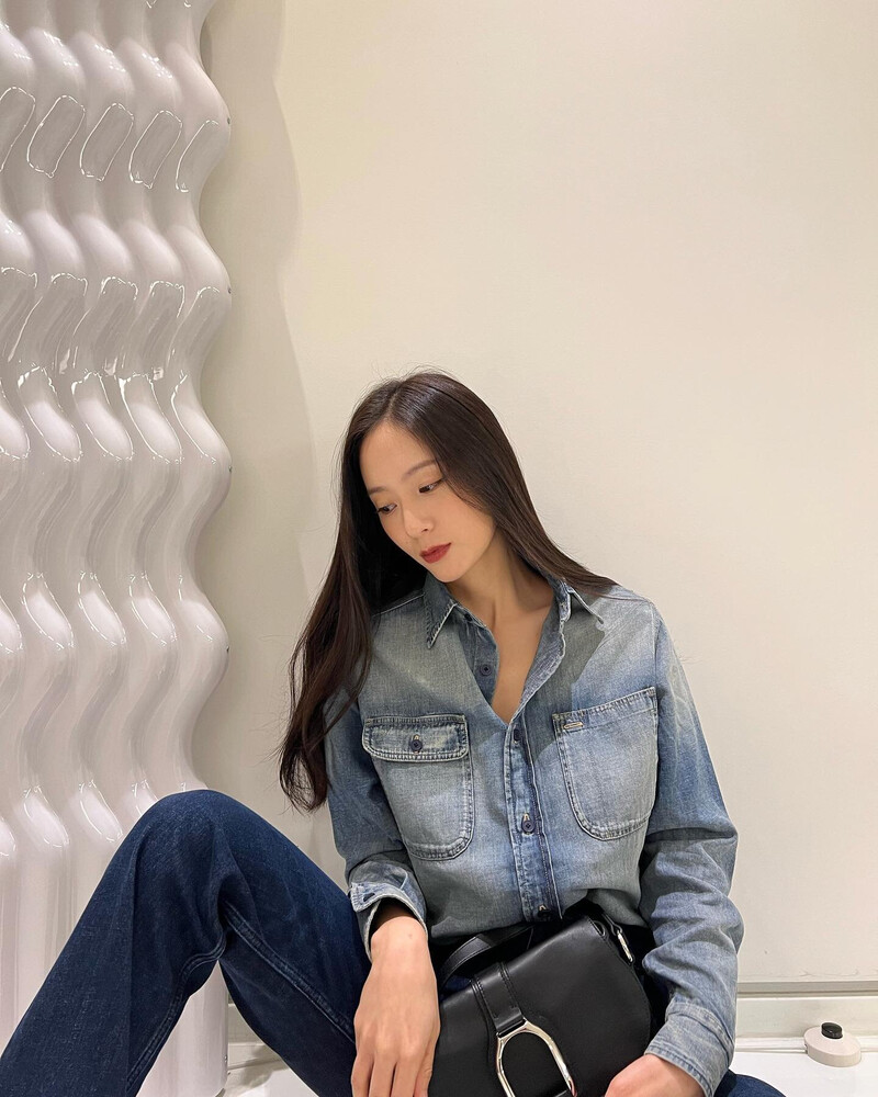 220310 Krystal Instagram Update documents 3