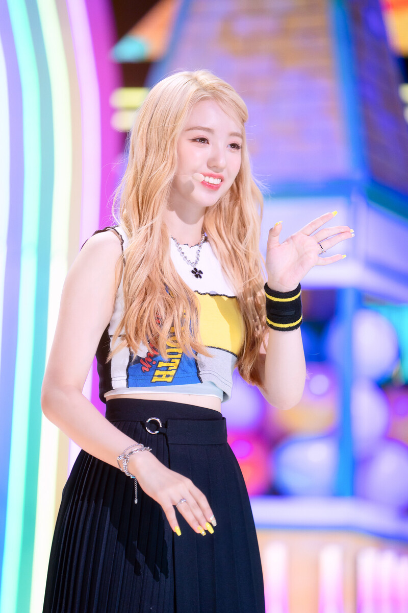 220703 Kep1er Yeseo 'Up!' at Inkigayo documents 23