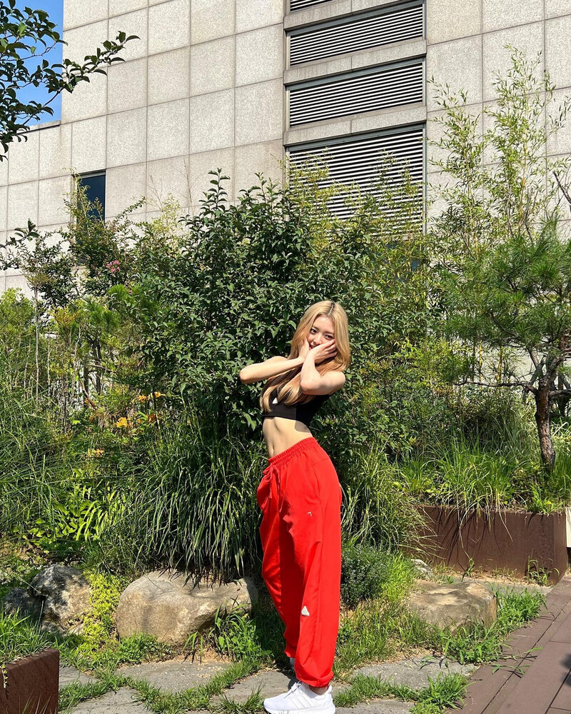 220708 ITZY Instagram Update documents 17