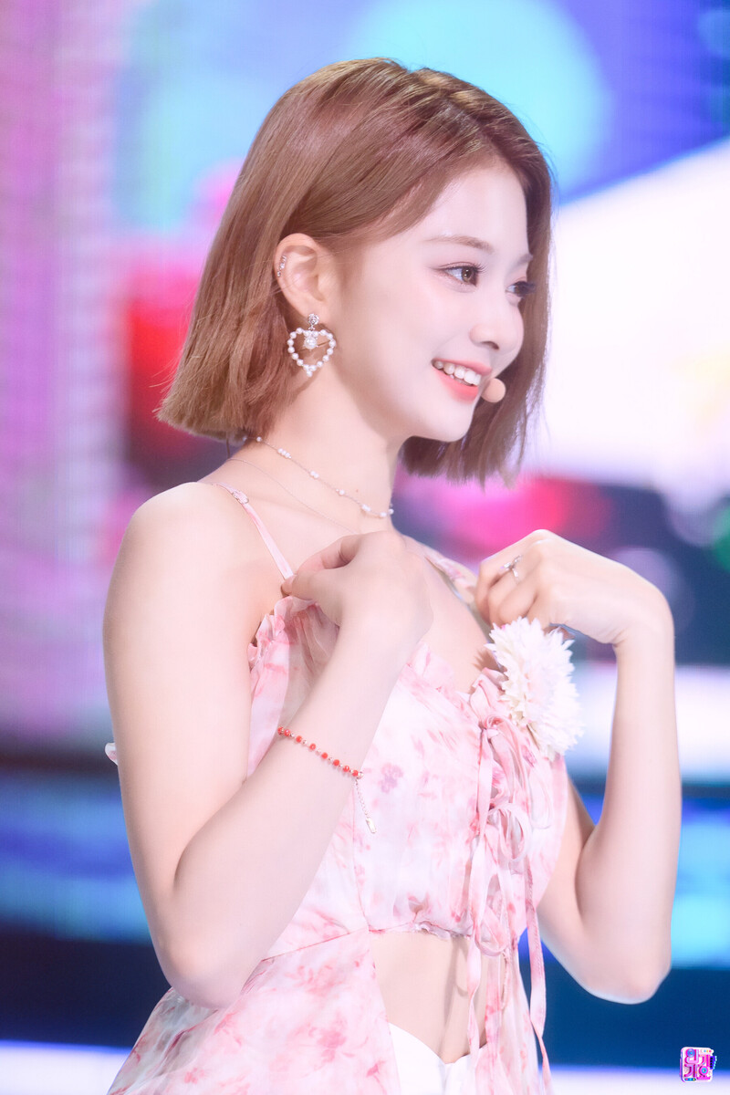 220710 fromis_9 Nagyung - 'Stay This Way' at Inkigayo documents 1