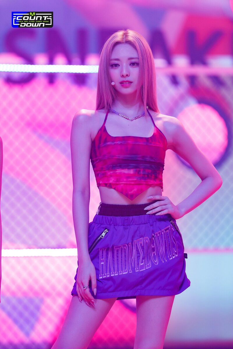 220721 ITZY Yuna - 'SNEAKERS' at M Countdown documents 10