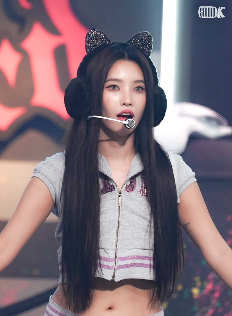 230519 (G)I-DLE Soyeon - ‘Queencard’ at Music Bank documents 4