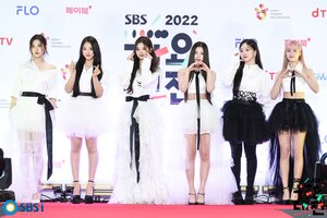 221224 NMIXX at SBS Gayo Daejeon Red Carpet