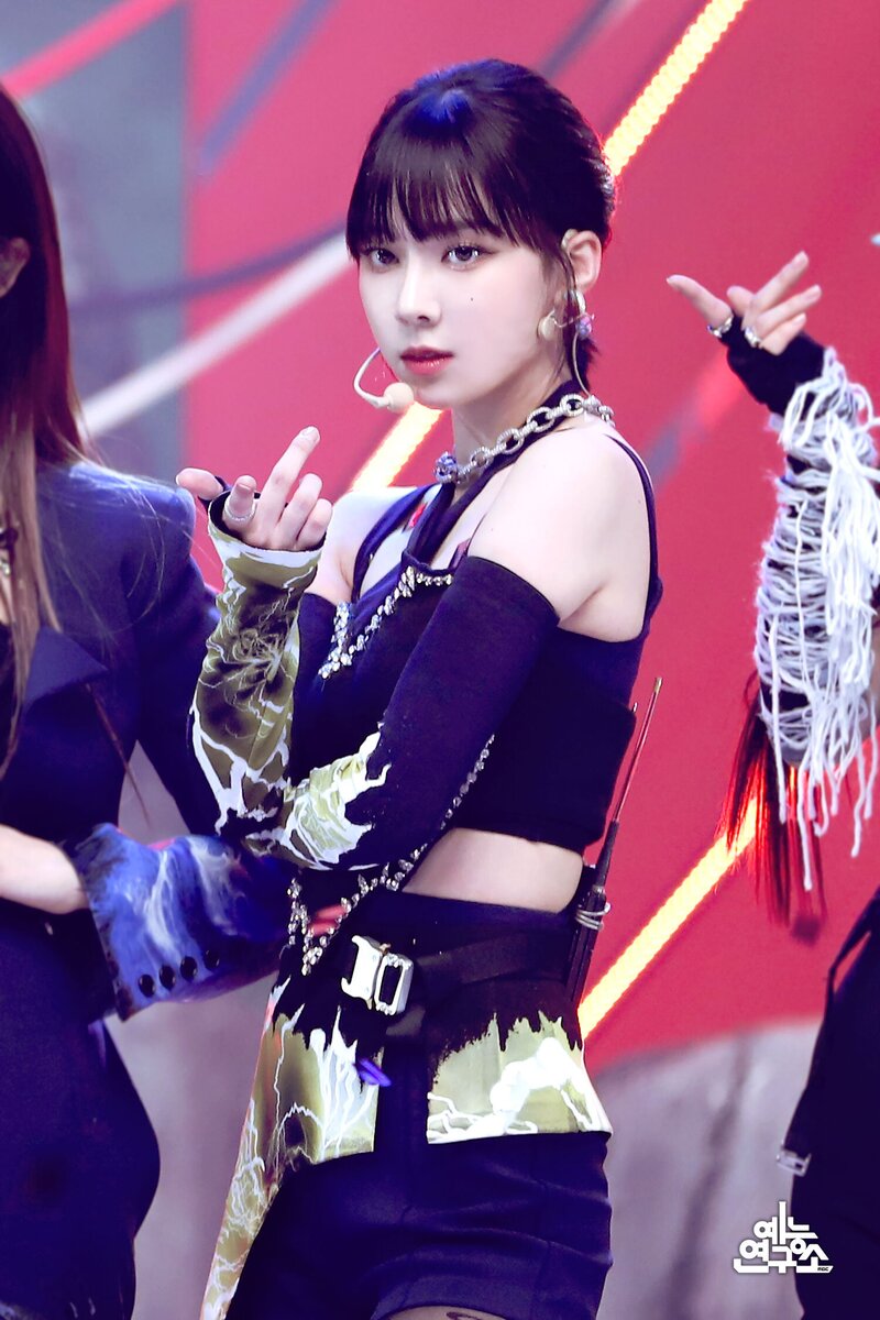 211016 aespa - 'Savage' at Music Core documents 14