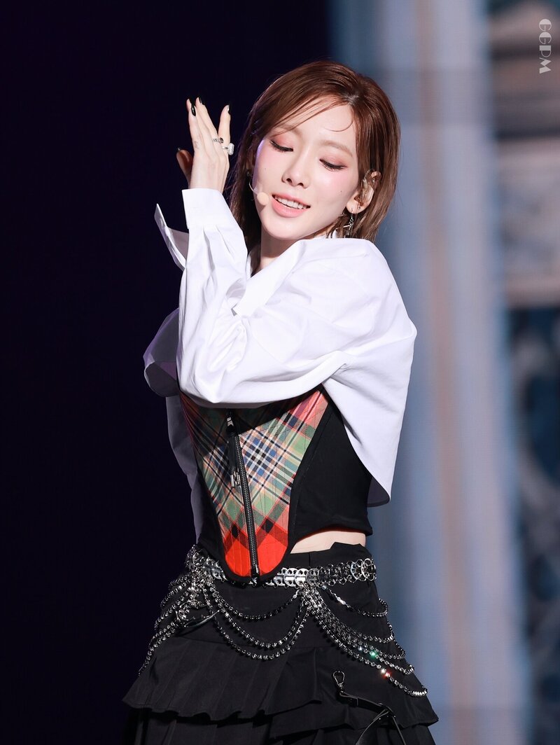 220820 Taeyeon at SMTOWN LIVE 2022: SMCU EXPRESS documents 10