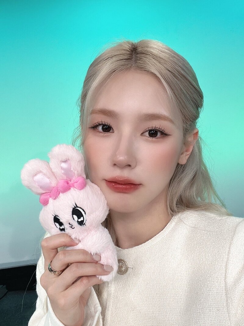 221115 (G)I-DLE Twitter Update - Miyeon documents 1