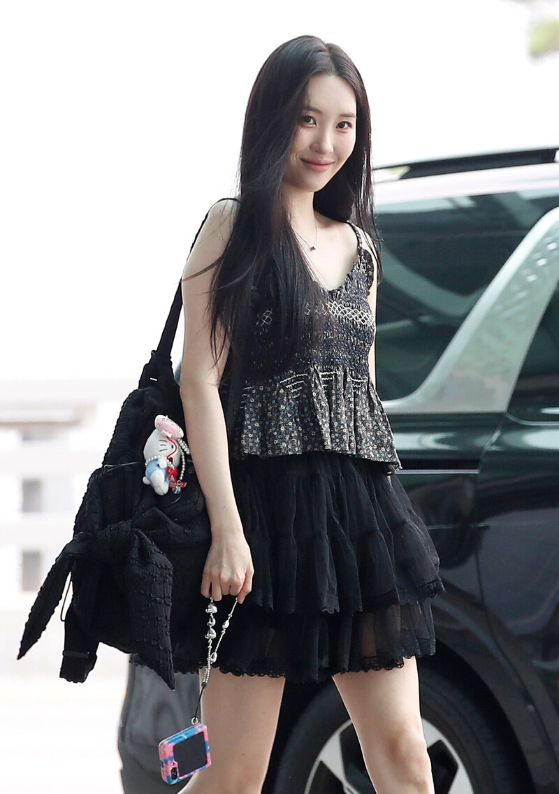 240712 Sunmi at Incheon International Airport documents 14