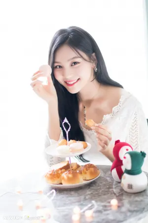 GFRIEND Umji "Dispatch Maknae Christmas" photoshoot by Naver x Dispatch