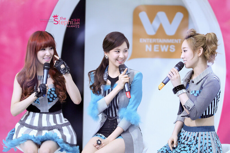 120503 Girls' Generation-TTS at Mnet Wide Open Studio documents 1