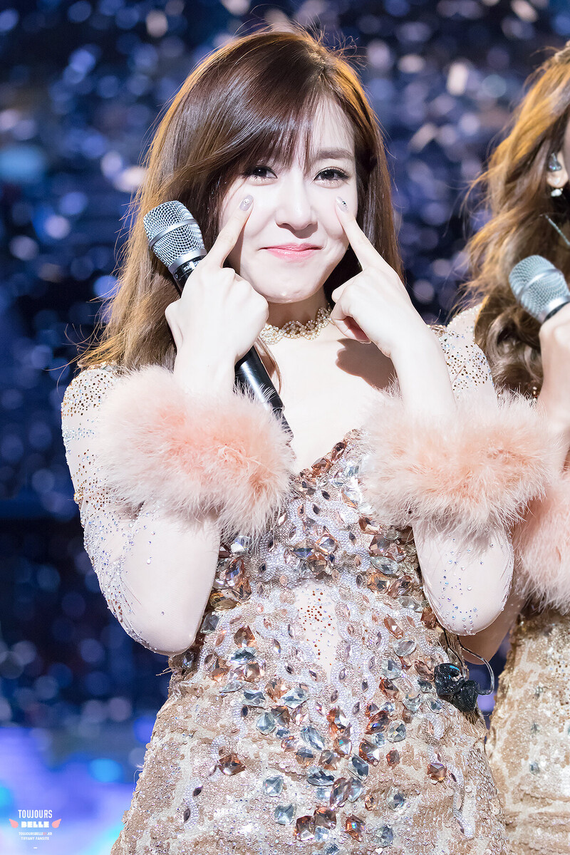 161008 SNSD Tiffany at DMC Festival documents 5