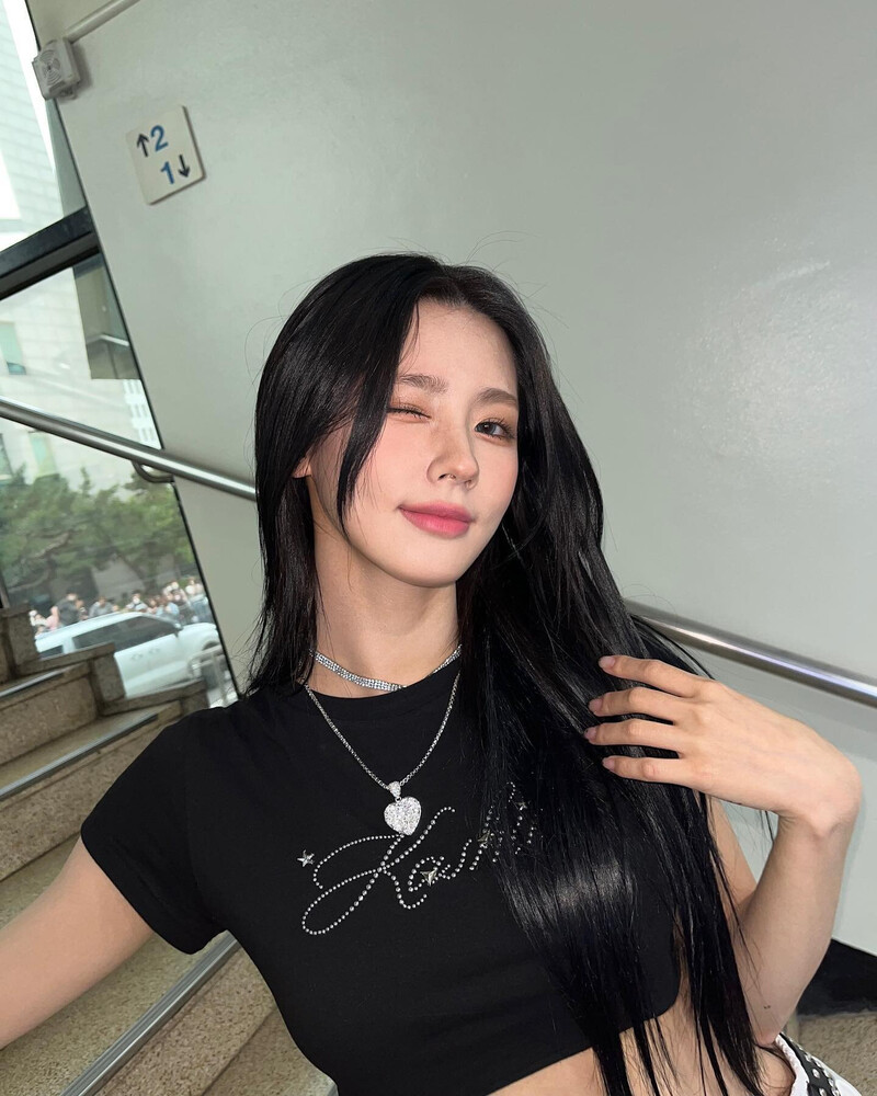 230529 - (G)I-DLE Miyeon Instagram Update documents 6