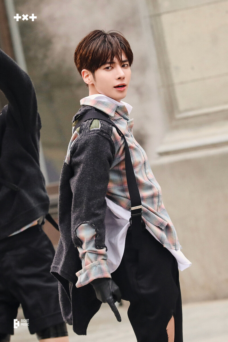 231017 TXT 'Chasing That Feeling' MV Photo Sketch documents 6