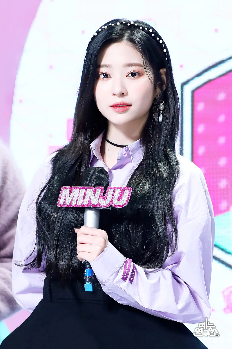 201212 IZ*ONE Minju hosting Music Core documents 1