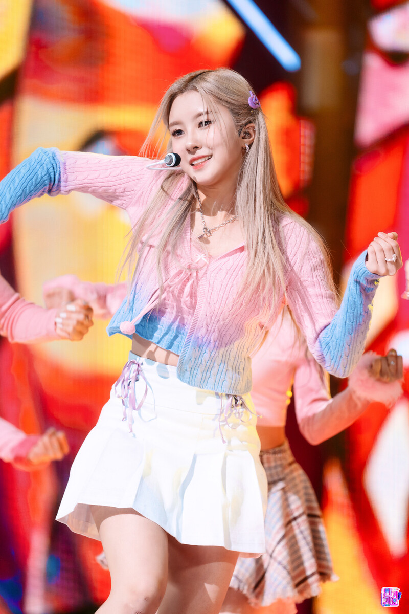 220123 Kep1er Dayeon - 'WA DA DA' at Inkigayo documents 20