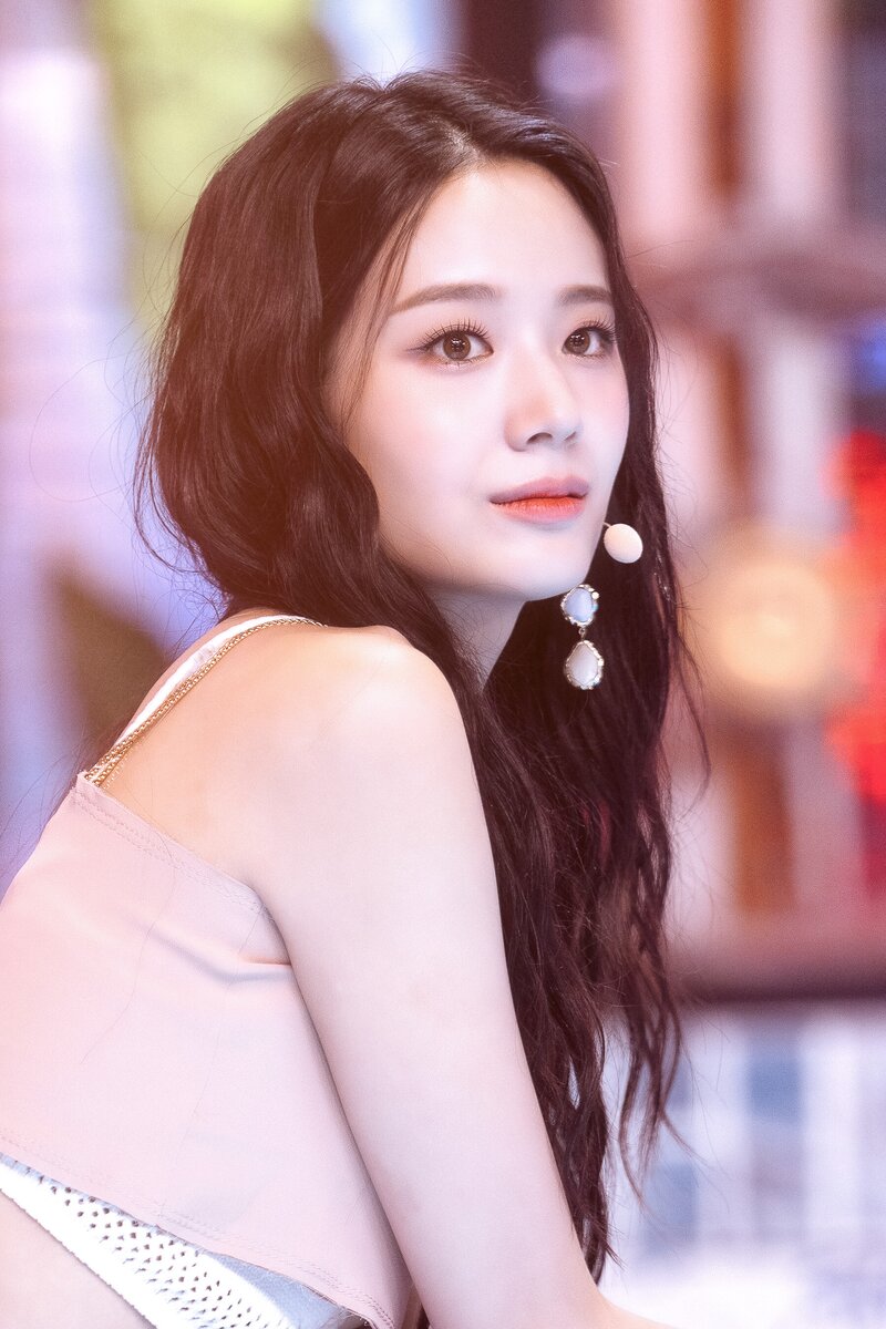 220703 fromis_9 Gyuri - 'Stay This Way' at Inkigayo documents 10