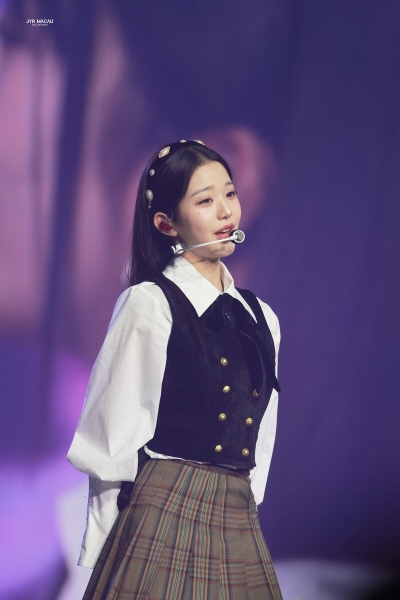 230212 IVE Wonyoung - The First Fan Concert 'The Prom Queens' Day 2 documents 8