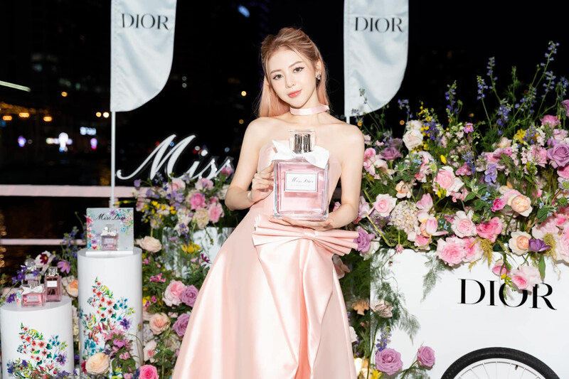 230304 Liz Kun Cương Facebook Update at Dior Event documents 3