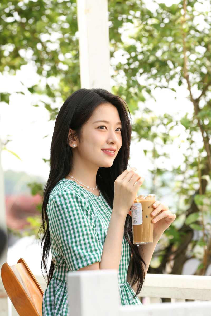 240702 Starship Entertainment Naver Update with Yujin - 'Maxim Supreme Gold' Advertisement Behind the Scenes documents 9