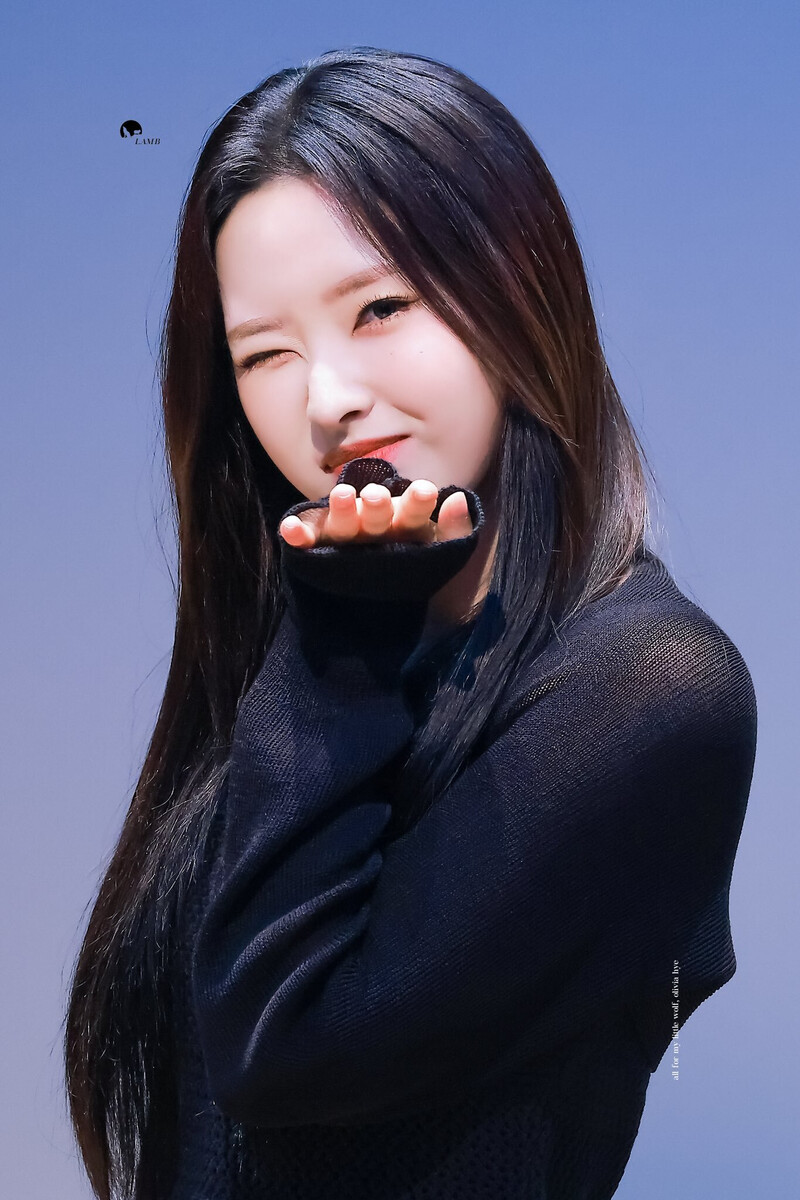 220702 LOONA Olivia Hye documents 4