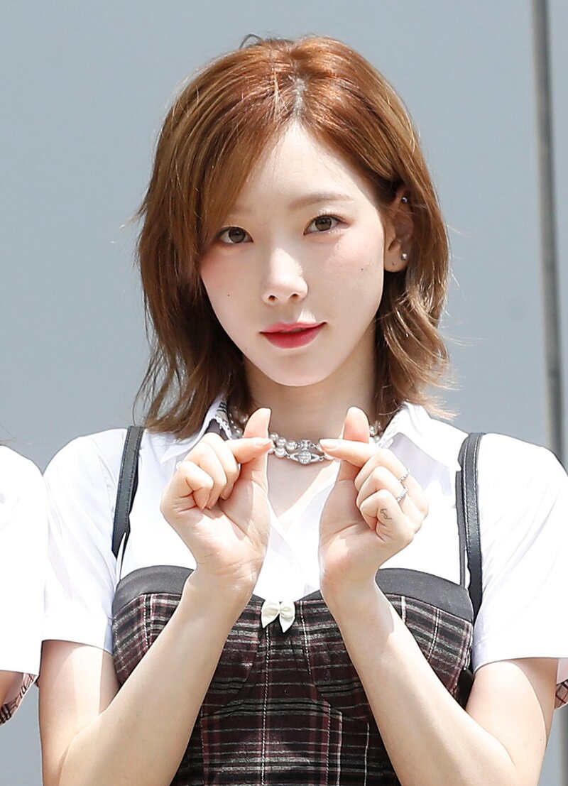 220728 SNSD Taeyeon - 'Knowing Bros' Filming documents 1