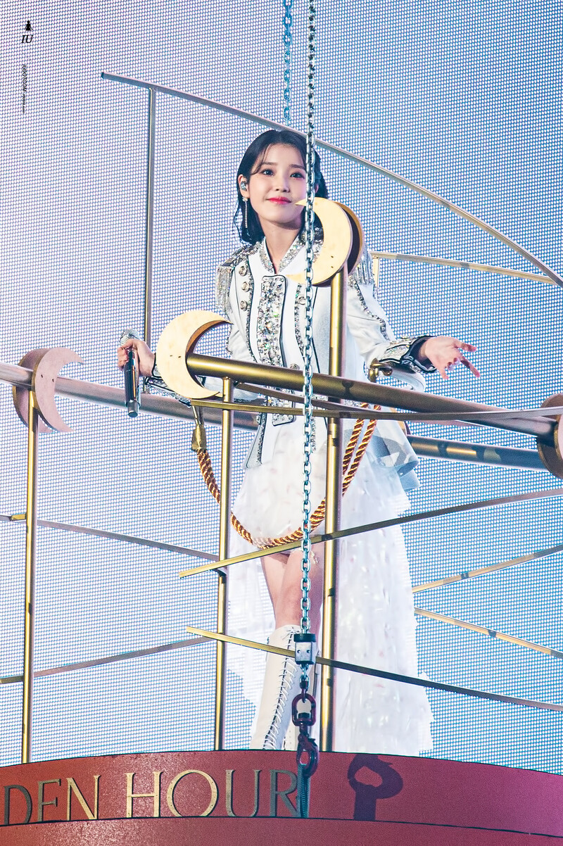 220918 IU - 'The Golden Hour' Concert documents 6