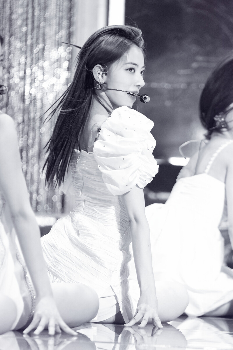 220508 LE SSERAFIM Sakura - 'FEARLESS' at Inkigayo documents 8