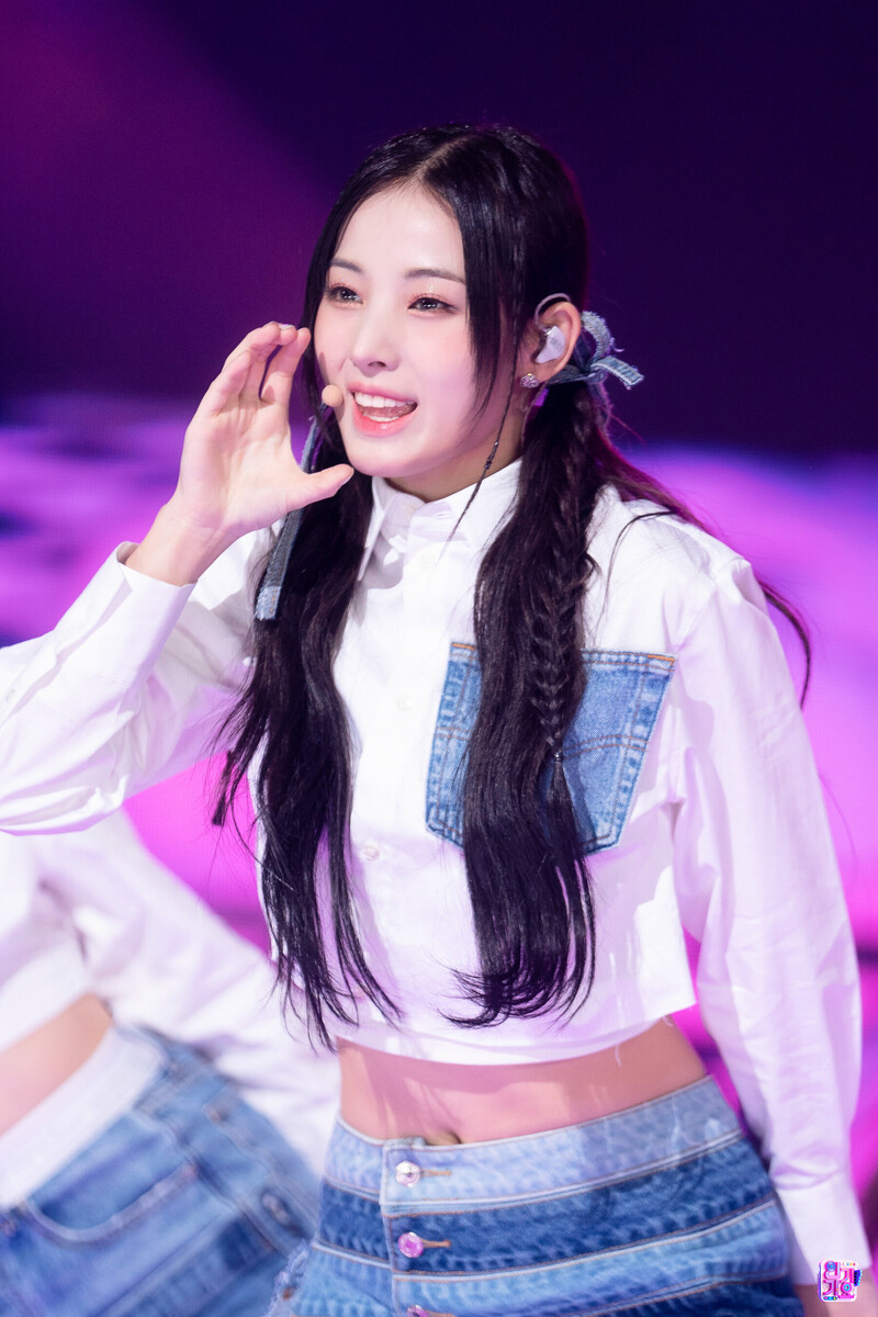 221023 NMIXX Jinni - 'DICE' at Inkigayo documents 5