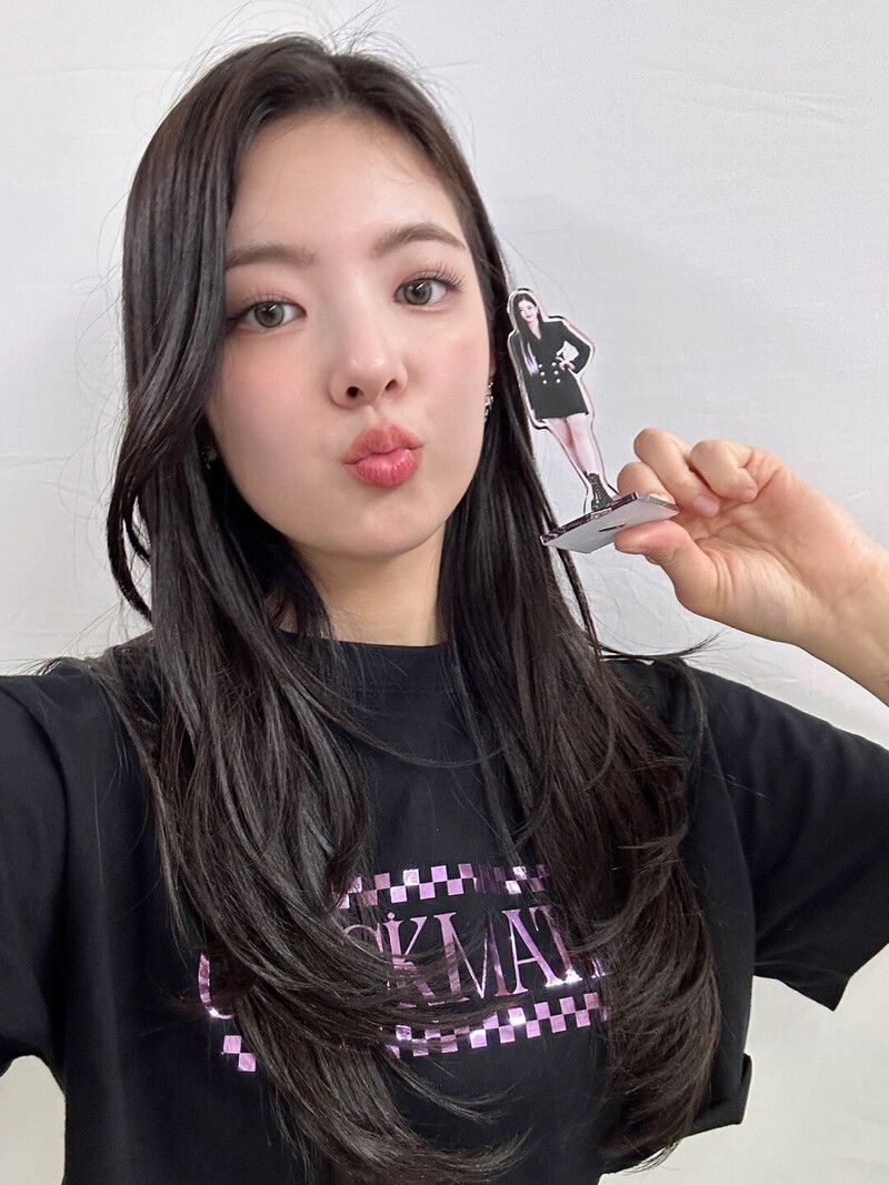 230311 ITZY Twitter Update documents 9