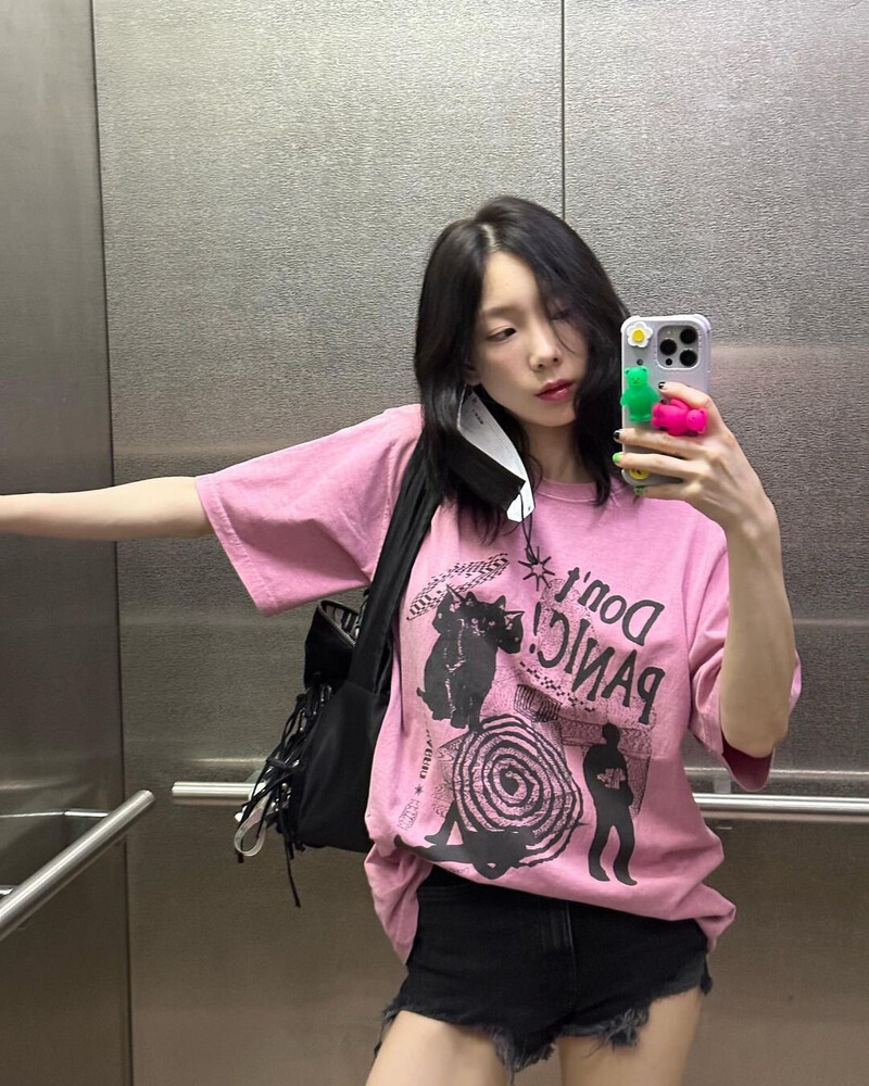 230727 Taeyeon Instagram Update documents 4